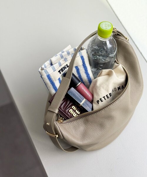 RIVE DROITE（リヴドロワ）の「予約【インフルエンサーSHIHO企画】マルチWAYレザーバッグ（ショルダーバッグ・レディース・ブラック/グレイッシュベージュ/ゴールド・FREE）」の16枚目の写真