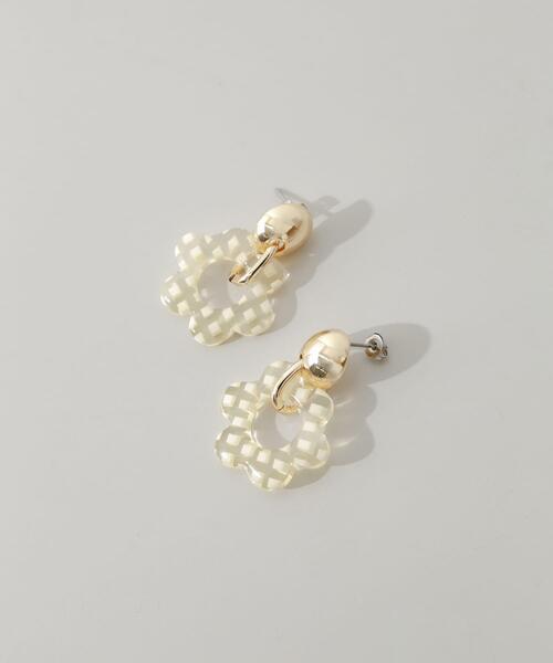 SMELLY(スメリー)の「チェックフラワーピアス(ピアス(両耳用)・レディース・イエロー系その他・-)」の1枚目の写真