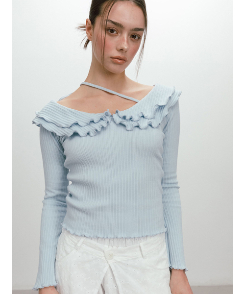 MOIFAIRE(モイフェア)の「FRILL OFF SHOULDER T-SHIRT / SKYBLUE(Tシャツ/カットソー・レディース・スカイブルー・OS)」の3枚目の写真