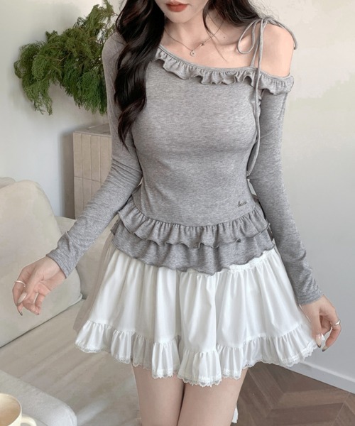 Sibra(シブラ)の「アシメネック肩見せ フリル&リボン長袖Tシャツ(Tシャツ/カットソー・レディース・ホワイト/ピンク/ブルー/グレー・M)」の6枚目の写真