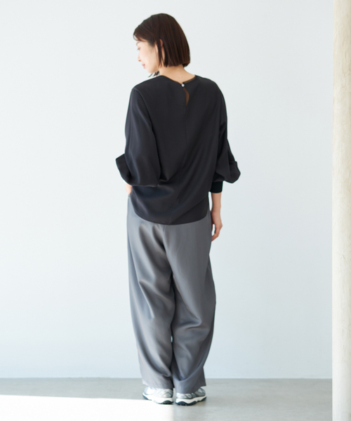 IENA（イエナ）の「クルーネックシアーリブブラウス（シャツ/ブラウス・レディース・ブラック/ホワイト・FREE）」の10枚目の写真