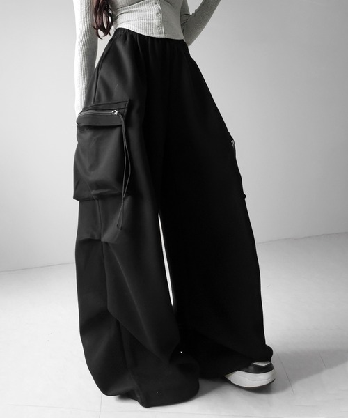 me+em select(ミームセレクト)の「【 3color /裾絞り可能2WAY 】ドローコードタックワイドカーゴスウェットパンツ / drawcord tuck wide cargo sweatpants(スウェットパンツ・レディース・ピンク/ブラック/グレー・FREE)」の10枚目の写真