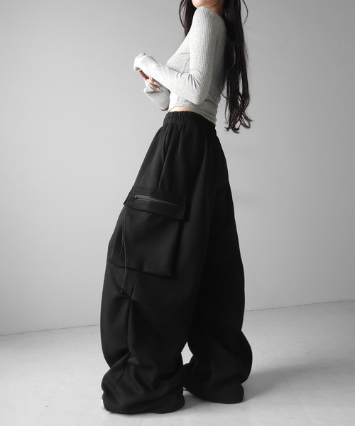 me+em select(ミームセレクト)の「【 3color /裾絞り可能2WAY 】ドローコードタックワイドカーゴスウェットパンツ / drawcord tuck wide cargo sweatpants(スウェットパンツ・レディース・ピンク/ブラック/グレー・FREE)」の15枚目の写真