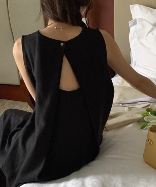 mielu(ミエル)の「バックオープンノースリーブワンピ(ワンピース・レディース・ベージュ・LARGE/MEDIUM)」の2枚目の写真