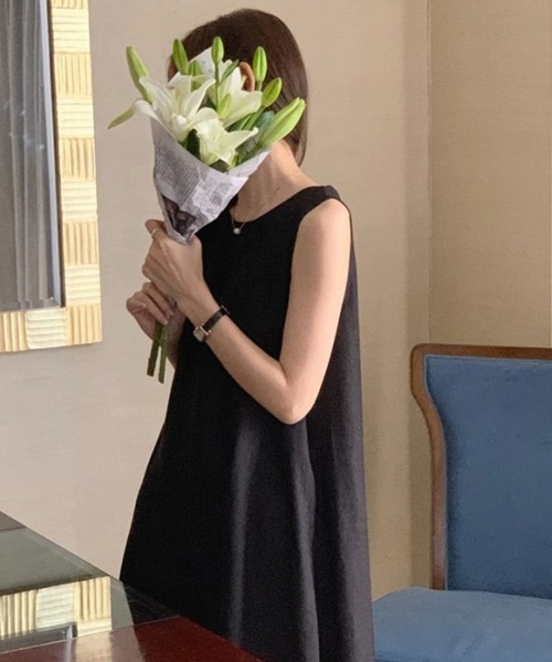 mielu(ミエル)の「バックオープンノースリーブワンピ(ワンピース・レディース・ベージュ・LARGE/MEDIUM)」の12枚目の写真