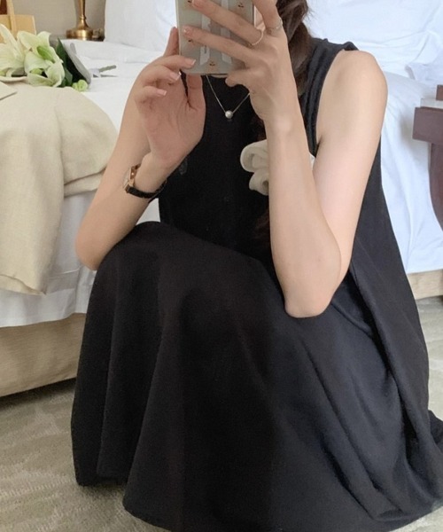 mielu(ミエル)の「バックオープンノースリーブワンピ(ワンピース・レディース・ベージュ・LARGE/MEDIUM)」の14枚目の写真