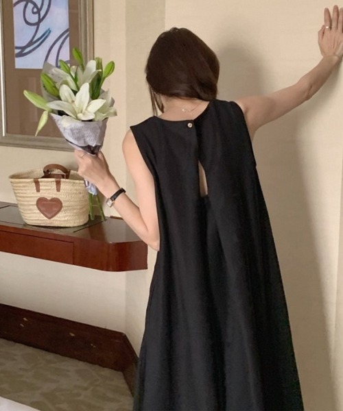 mielu(ミエル)の「バックオープンノースリーブワンピ(ワンピース・レディース・ベージュ・LARGE/MEDIUM)」の18枚目の写真
