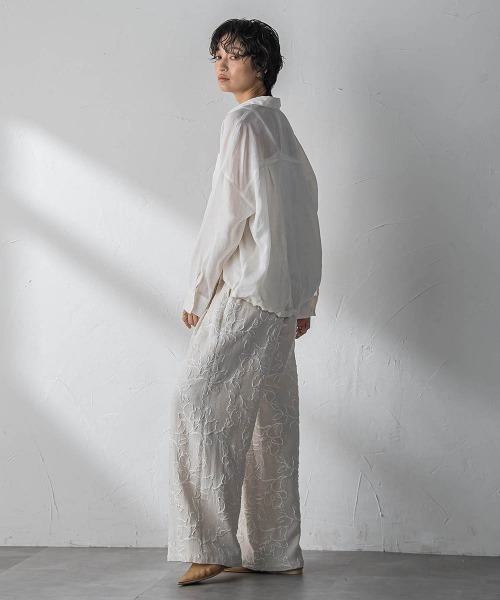 MAYSON GREY（メイソングレイ）の「ボタニカル刺繍イージーワイドパンツ（その他パンツ・レディース・ベージュ系その他・M）」の21枚目の写真