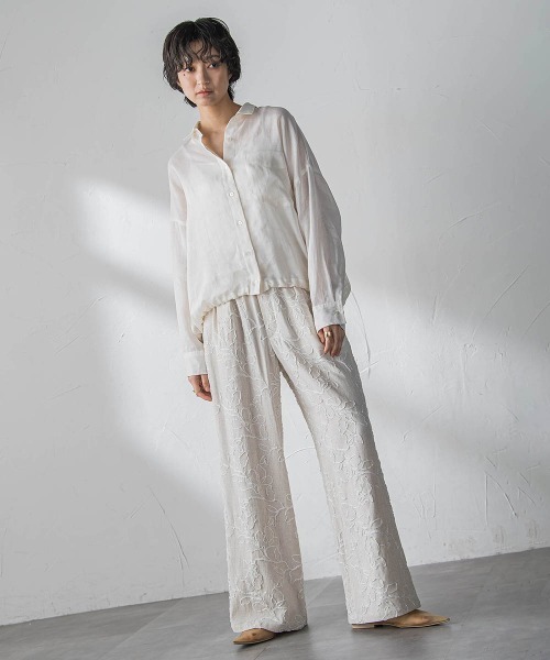 MAYSON GREY（メイソングレイ）の「ボタニカル刺繍イージーワイドパンツ（その他パンツ・レディース・ベージュ系その他・M）」の22枚目の写真