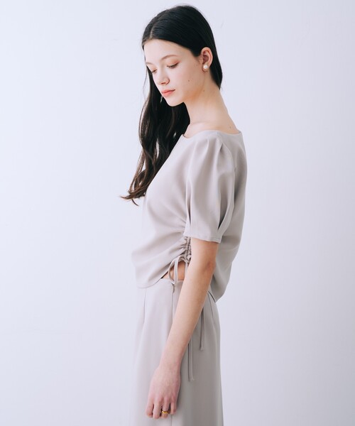 SELFIST(セルフィスト)の「【kariさんコラボ】【セットアップ】パフスリーブブラウス×タイトスカート 2点セット 夏服 フェミニン きれいめ オフィスカジュアル お仕事服 半袖 着回し(ワンピース・レディース・ライトベージュ/ブラック/モカ・36/38)」の6枚目の写真
