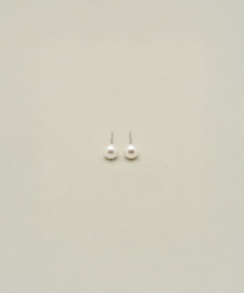 VATSURICA(バツリカ)の「〈LOINE〉ステンレス / ミニ パール ピアス 5mm(ピアス(両耳用)・レディース・ホワイト・FREE)」の1枚目の写真