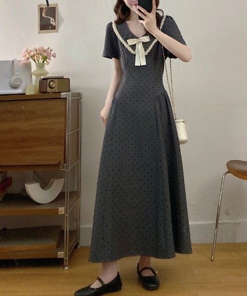 AMAJI(アマジ)の「ドールカラー ドット柄 リボン付き ワンピース(ワンピース・レディース・ベージュ/グレー・LARGE/X-LARGE/XX-LARGE)」の6枚目の写真