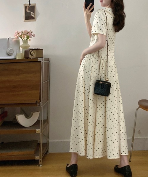 AMAJI(アマジ)の「ドールカラー ドット柄 リボン付き ワンピース(ワンピース・レディース・ベージュ/グレー・LARGE/X-LARGE/XX-LARGE)」の3枚目の写真