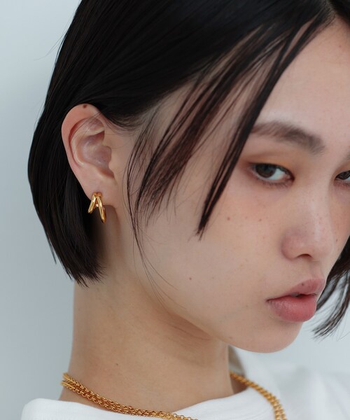 COCOSHNIK ONKITSCH(ココシュニックオンキッチュ)の「シルバー アシンメトリーフープピアス GP(ピアス(両耳用)・レディース・クリア・00)」の3枚目の写真