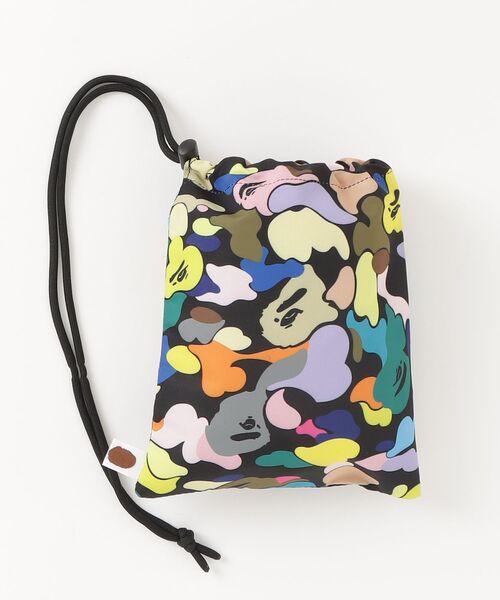 A BATHING APE(アベイシングエイプ)の「MULTI CAMO NYC LOGO KINCHAKU BAG(ハンドバッグ・メンズ・ブラック/ホワイト・FREE)」の6枚目の写真