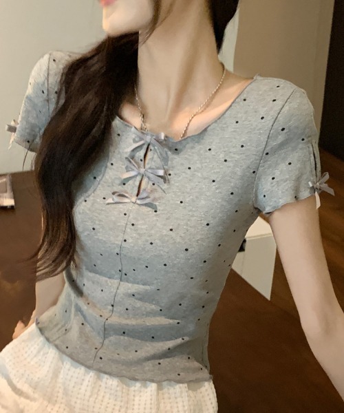 AMAJI(アマジ)の「カットアウト リボン付き ドット柄 半袖Tシャツ(Tシャツ/カットソー・レディース・グレー・SMALL/MEDIUM/LARGE/X-LARGE)」の4枚目の写真