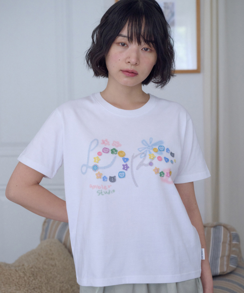 ambler(エムブラー)の「ボタンレタリング グラフィック半袖Tシャツ AS1312 (ホワイト)(Tシャツ/カットソー・レディース・その他・F/SMALL/MEDIUM)」の4枚目の写真