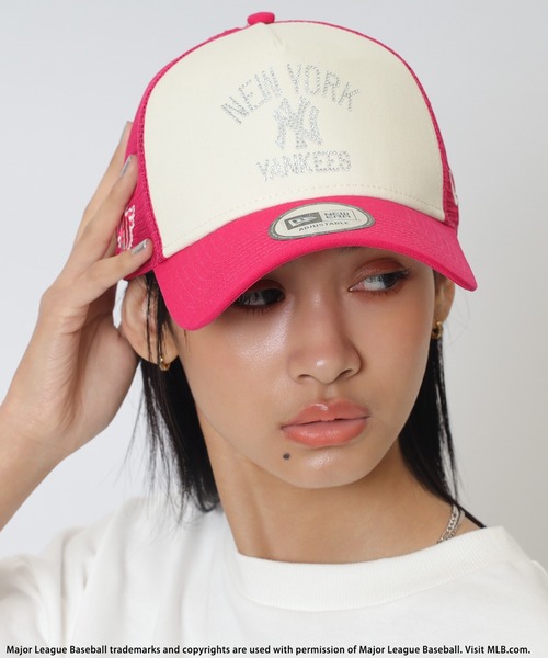 SPIRALGIRL(スパイラルガール)の「【NEW ERA】MLBラインストーンロゴ9FORTY A-Frameキャップ(キャップ・レディース・ピンク/ブラック/グリーン系その他2・FREE)」の1枚目の写真