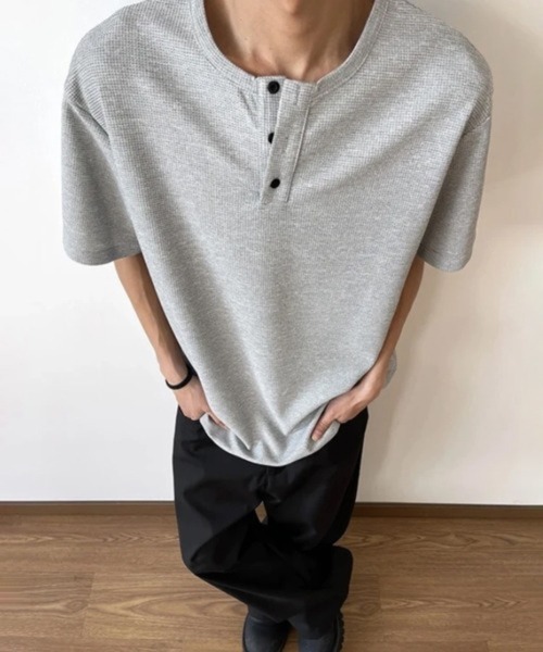 NOWLE(ノウル)の「【NOWLE】ワッフル ヘンリーネック 半袖 Tシャツ / サーマルヘンリー Tシャツ(Tシャツ/カットソー・メンズ・グレー/ブラック/ホワイト・X-LARGE/LARGE/MEDIUM)」の6枚目の写真