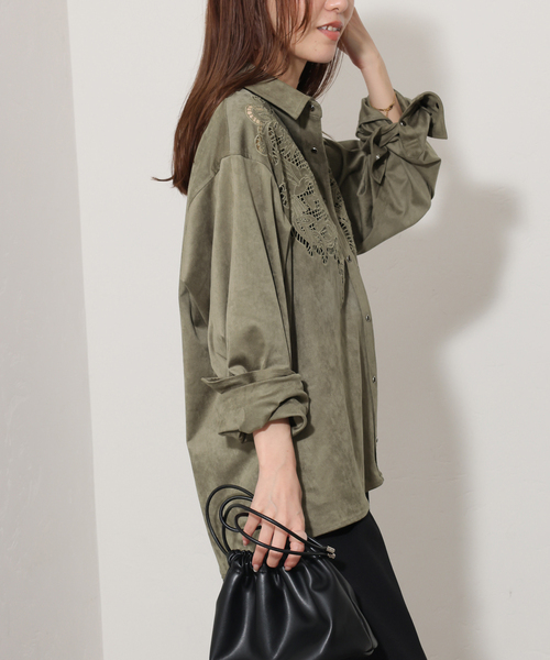 Torrazzo Donna(トラッゾドンナ)の「【TORRAZZO DONNA/トラッゾドンナ】カットワークスエードシャツ(シャツ/ブラウス・レディース・ベージュ/カーキ・FREE)」の22枚目の写真