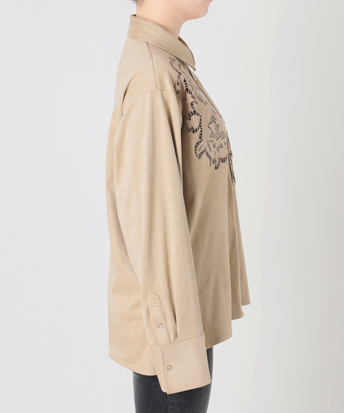 Torrazzo Donna(トラッゾドンナ)の「【TORRAZZO DONNA/トラッゾドンナ】カットワークスエードシャツ(シャツ/ブラウス・レディース・ベージュ/カーキ・FREE)」の15枚目の写真