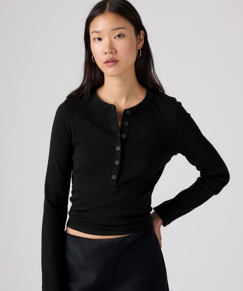 Levi's(リーバイス)の「Levi's/リーバイス エッセンシャル ロングスリーブ ヘンリーTシャツ(Tシャツ/カットソー・レディース・ブラック・M)」の1枚目の写真