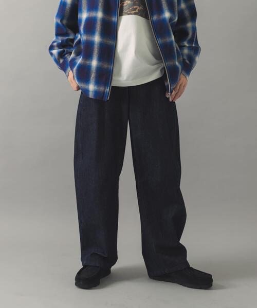 ITEMS URBANRESEARCH(アイテムズ アーバンリサーチ)の「ソフトバレルデニム(デニムパンツ・メンズ・ネイビー/ブラック・MEDIUM/LARGE)」の1枚目の写真