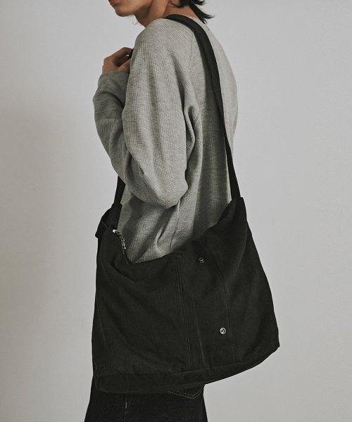 KANEITEI(カネイテイ)の「MIL-TYPE KNOT WASHED SHOULDER BAG (BLACK)(メッセンジャーバッグ・レディース・ブラック・FREE)」の1枚目の写真