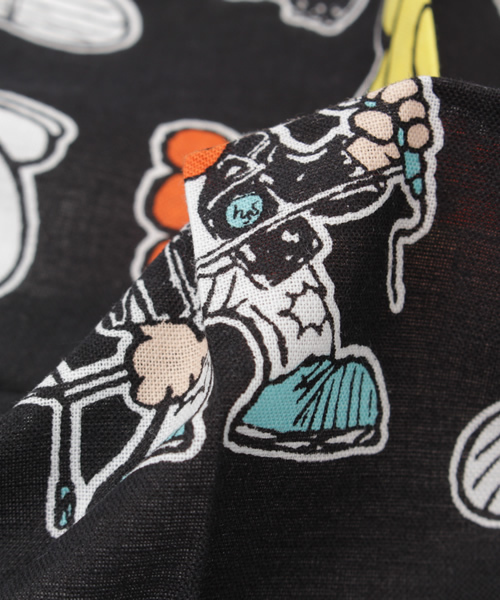 HYSTERIC MINI(ヒステリックミニ)の「SUPER SHOW CASE総柄バンダナ(バンダナ/スカーフ・キッズ・ホワイト/ブラック/ブルー・FREE)」の4枚目の写真