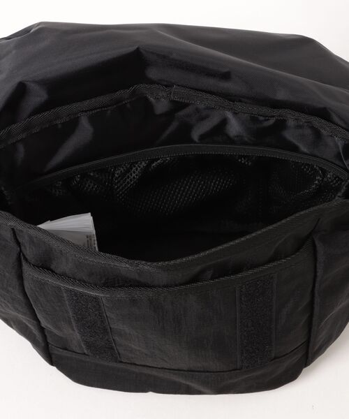 Gramicci(グラミチ)の「★GRAMICCI(グラミチ) ★MULTI SIDE BAG(ボディバッグ/ウエストポーチ・メンズ・ブラック・FREE)」の4枚目の写真