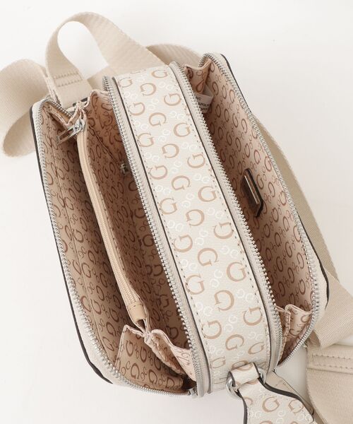Guess(ゲス)の「MARSALA Mini Crossbody ショルダーバッグ クロスボディバッグ(ショルダーバッグ・レディース・チェリーレッド/ダークグレー・ONE SIZE)」の14枚目の写真