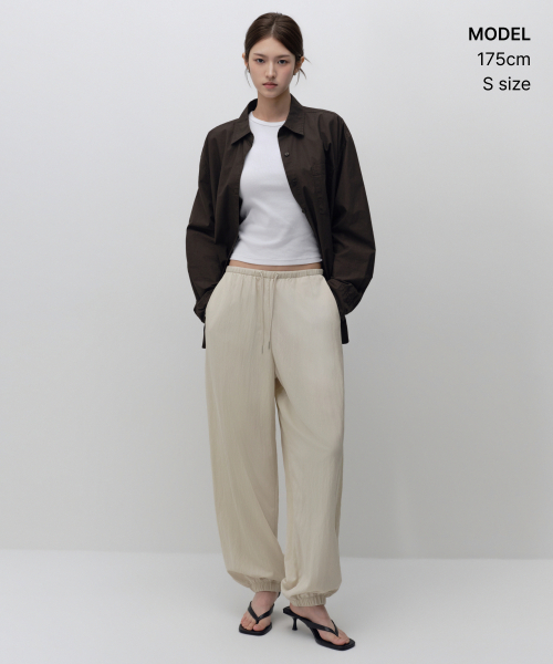 MUSINSA STANDARD WOMAN（ムシンサスタンダードウーマン）の「ウィメンズバルーンジョガーパンツ[ダスティクリーム]（スウェットパンツ・レディース・その他・24/26/28/30）」の2枚目の写真