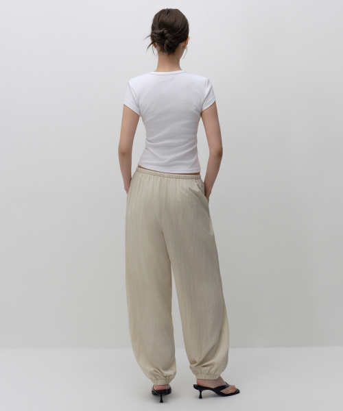 MUSINSA STANDARD WOMAN（ムシンサスタンダードウーマン）の「ウィメンズバルーンジョガーパンツ[ダスティクリーム]（スウェットパンツ・レディース・その他・24/26/28/30）」の3枚目の写真