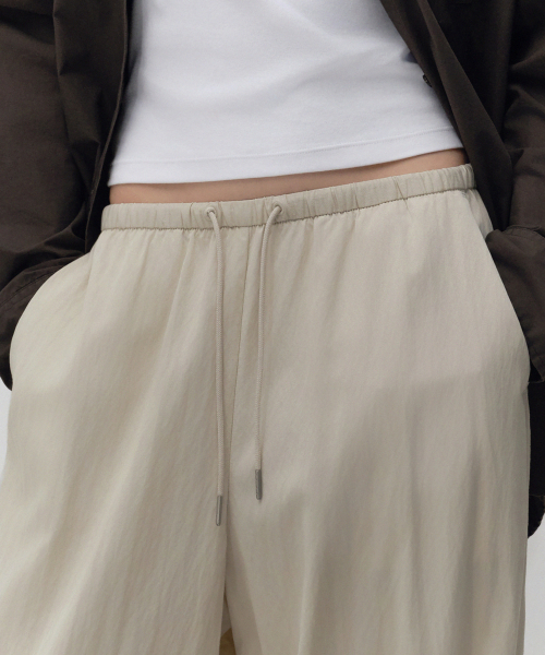 MUSINSA STANDARD WOMAN（ムシンサスタンダードウーマン）の「ウィメンズバルーンジョガーパンツ[ダスティクリーム]（スウェットパンツ・レディース・その他・24/26/28/30）」の4枚目の写真