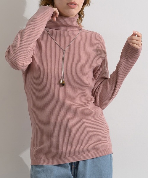 Fizz(フィズ)の「タートルネックアクリルリブニット(ニット/セーター・レディース・ブルー/イエロー/ピンク/チャコール・M)」の4枚目の写真