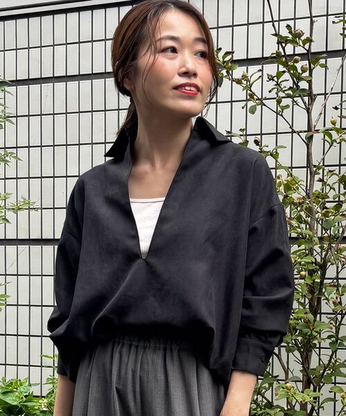le.coeur blanc(ルクールブラン)の「細コーデュロイスキッパーシャツ(シャツ/ブラウス・レディース・ブラック/グレイッシュベージュ/モカ・38)」の2枚目の写真