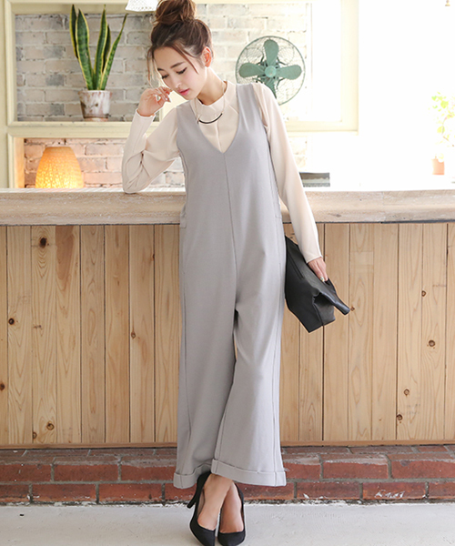 Luz Llena (philter)（ラズレナ　フィルター）の「[もっちり柔らかポンチ素材]Vネックゆったりサロペット/オーバーオール/ワイドパンツ（サロペット/オーバーオール・レディース・グレー/ベージュ/ネイビー/カーキ/ブラック/オフホワイト・MEDIUM/LARGE）」の7枚目の写真