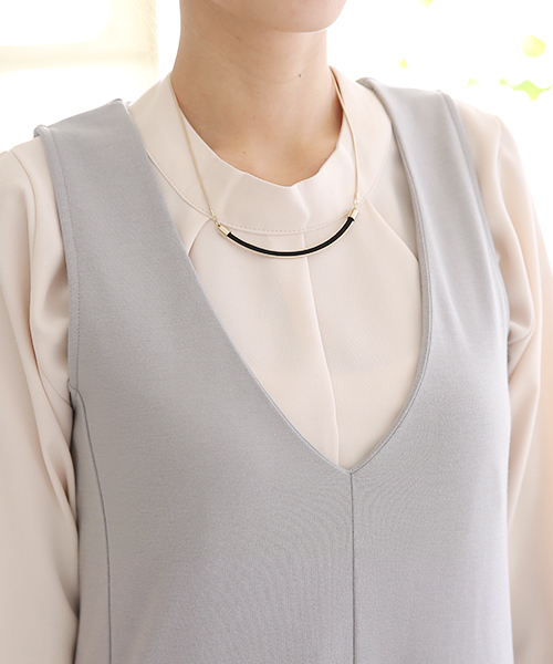 Luz Llena (philter)（ラズレナ　フィルター）の「[もっちり柔らかポンチ素材]Vネックゆったりサロペット/オーバーオール/ワイドパンツ（サロペット/オーバーオール・レディース・グレー/ベージュ/ネイビー/カーキ/ブラック/オフホワイト・MEDIUM/LARGE）」の10枚目の写真