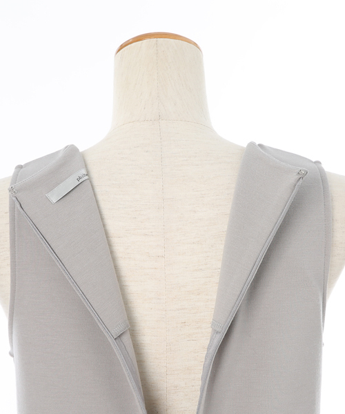 Luz Llena (philter)（ラズレナ　フィルター）の「[もっちり柔らかポンチ素材]Vネックゆったりサロペット/オーバーオール/ワイドパンツ（サロペット/オーバーオール・レディース・グレー/ベージュ/ネイビー/カーキ/ブラック/オフホワイト・MEDIUM/LARGE）」の12枚目の写真