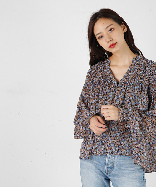MOUSSY（マウジー）の「SMOCK BLOUSE（シャツ/ブラウス・レディース・グリーン系その他/ブラック系その他/レッド系その他・FREE）」の2枚目の写真
