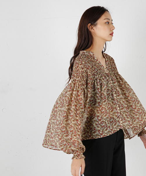 MOUSSY（マウジー）の「SMOCK BLOUSE（シャツ/ブラウス・レディース・グリーン系その他/ブラック系その他/レッド系その他・FREE）」の3枚目の写真