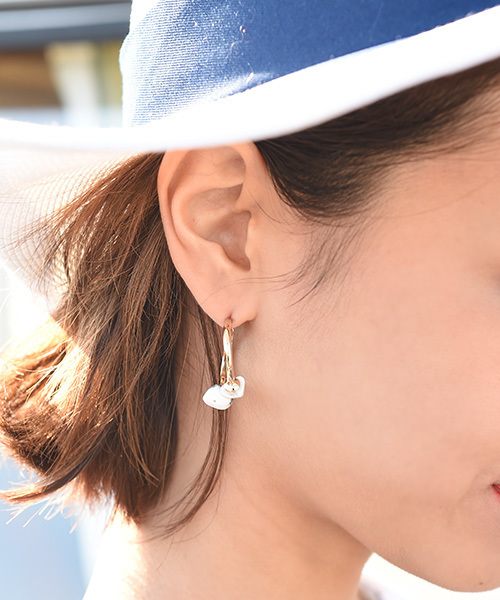 Eldia'lu（エルディアル）の「天然石クロスピアス（ピアス（両耳用）・レディース・ホワイト/ブルー/ターコイズブルー・ﾌﾘ-）」の4枚目の写真