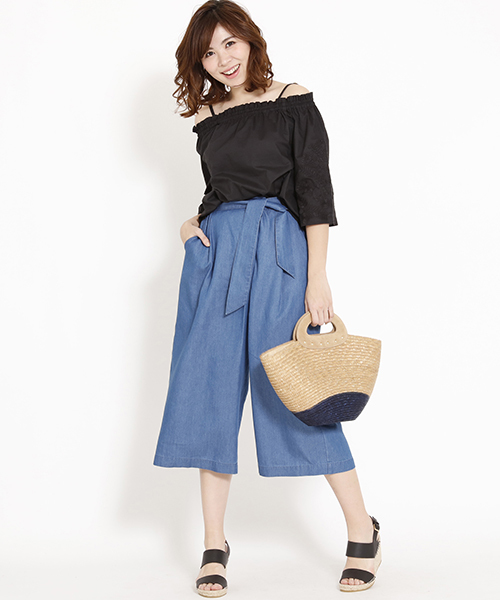 ketty cherie（ケティシェリー）の「綿ローンオフショルブラウス（シャツ/ブラウス・レディース・オフホワイト/ブラック・M）」の6枚目の写真