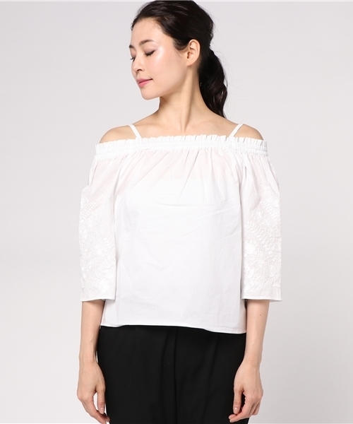 ketty cherie（ケティシェリー）の「綿ローンオフショルブラウス（シャツ/ブラウス・レディース・オフホワイト/ブラック・M）」の3枚目の写真