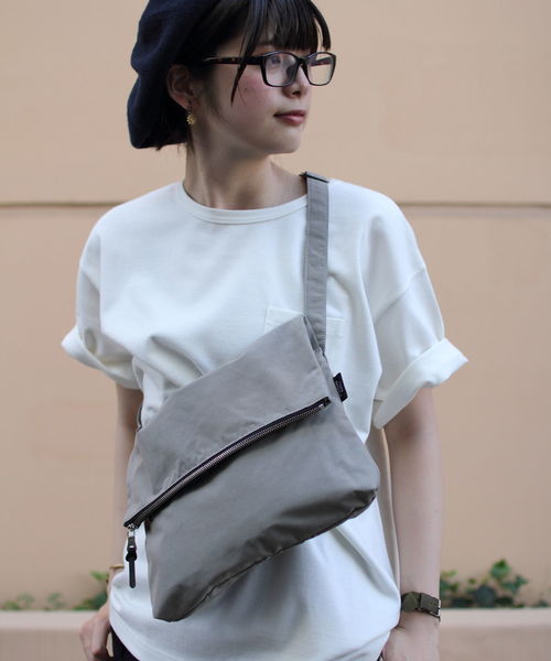 STANDARD SUPPLY（スタンダードサプライ）の「STANDARD SUPPLY / スタンダードサプライ　フォールドミュゼット（ショルダーバッグ） FOLD MUSETTE（ショルダーバッグ・メンズ・ブラック/オリーブ/カーキブラウン/ネイビー/ベージュ/グレー/グレイッシュベージュ/マスタード・FREE）」の3枚目の写真