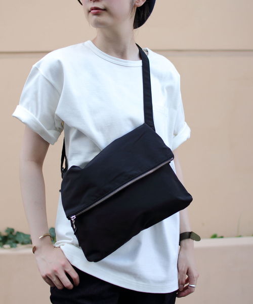 STANDARD SUPPLY（スタンダードサプライ）の「STANDARD SUPPLY / スタンダードサプライ　フォールドミュゼット（ショルダーバッグ） FOLD MUSETTE（ショルダーバッグ・メンズ・ブラック/オリーブ/カーキブラウン/ネイビー/ベージュ/グレー/グレイッシュベージュ/マスタード・FREE）」の2枚目の写真