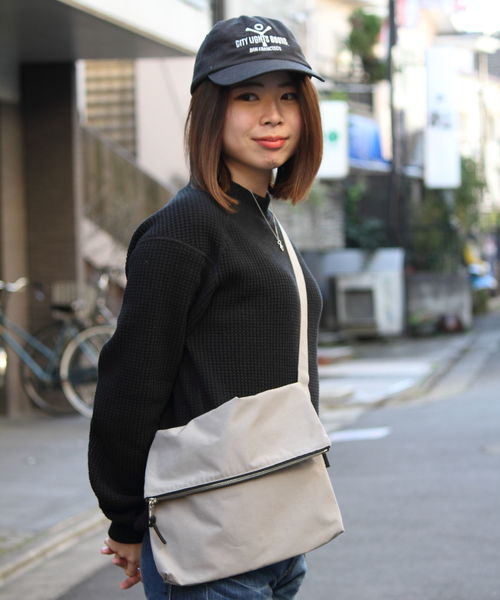 STANDARD SUPPLY（スタンダードサプライ）の「STANDARD SUPPLY / スタンダードサプライ　フォールドミュゼット（ショルダーバッグ） FOLD MUSETTE（ショルダーバッグ・メンズ・ブラック/オリーブ/カーキブラウン/ネイビー/ベージュ/グレー/グレイッシュベージュ/マスタード・FREE）」の15枚目の写真