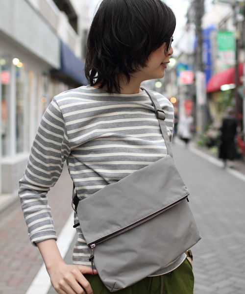 STANDARD SUPPLY（スタンダードサプライ）の「STANDARD SUPPLY / スタンダードサプライ　フォールドミュゼット（ショルダーバッグ） FOLD MUSETTE（ショルダーバッグ・メンズ・ブラック/オリーブ/カーキブラウン/ネイビー/ベージュ/グレー/グレイッシュベージュ/マスタード・FREE）」の18枚目の写真