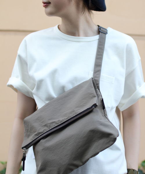 STANDARD SUPPLY（スタンダードサプライ）の「STANDARD SUPPLY / スタンダードサプライ　フォールドミュゼット（ショルダーバッグ） FOLD MUSETTE（ショルダーバッグ・メンズ・ブラック/オリーブ/カーキブラウン/ネイビー/ベージュ/グレー/グレイッシュベージュ/マスタード・FREE）」の22枚目の写真