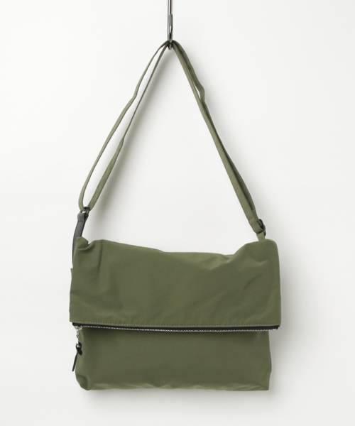 STANDARD SUPPLY（スタンダードサプライ）の「STANDARD SUPPLY / スタンダードサプライ　フォールドミュゼット（ショルダーバッグ） FOLD MUSETTE（ショルダーバッグ・メンズ・ブラック/オリーブ/カーキブラウン/ネイビー/ベージュ/グレー/グレイッシュベージュ/マスタード・FREE）」の4枚目の写真